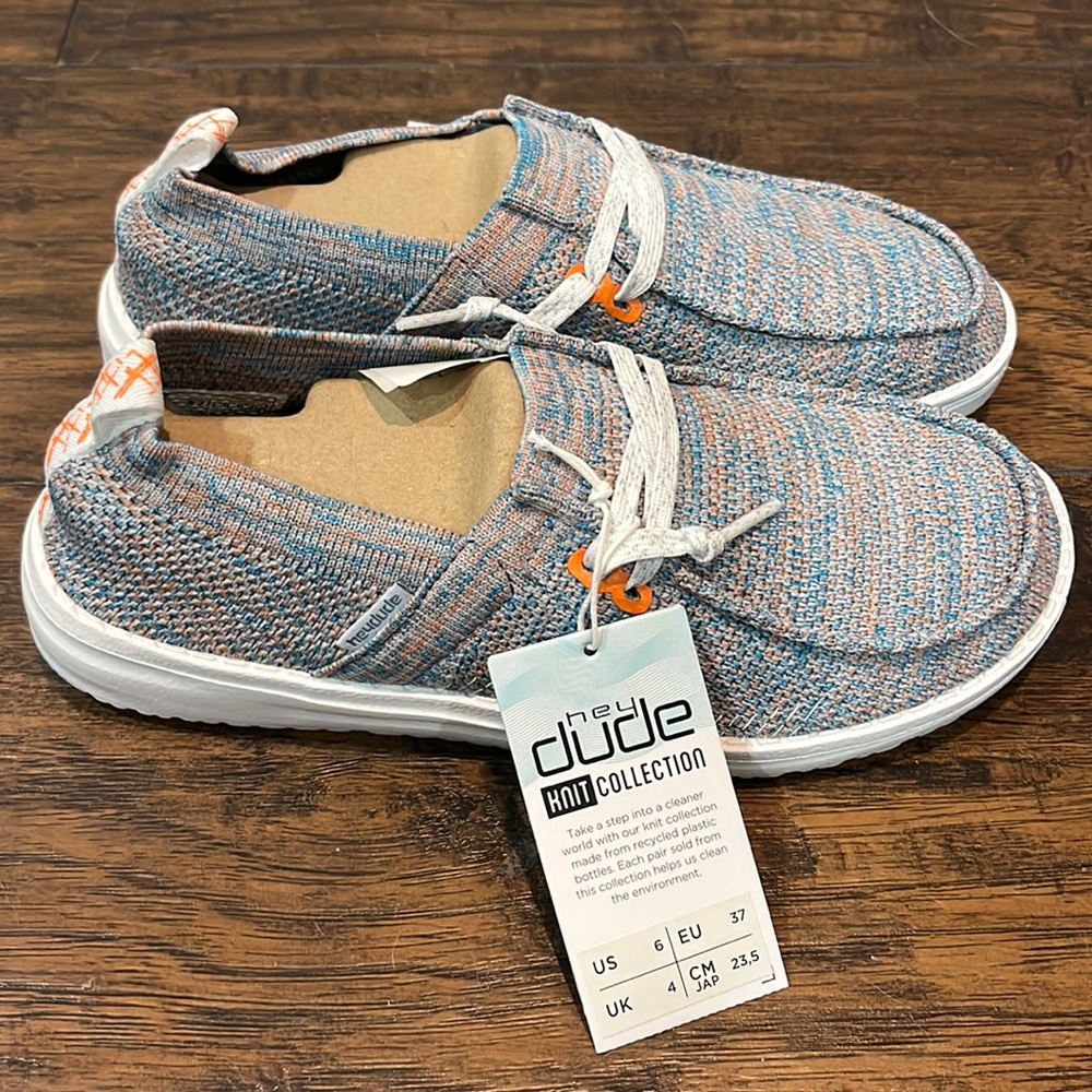 NEW Hey Dudes women size 6